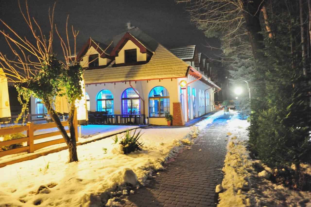 Malutkie Resort Radomsko Extérieur photo
