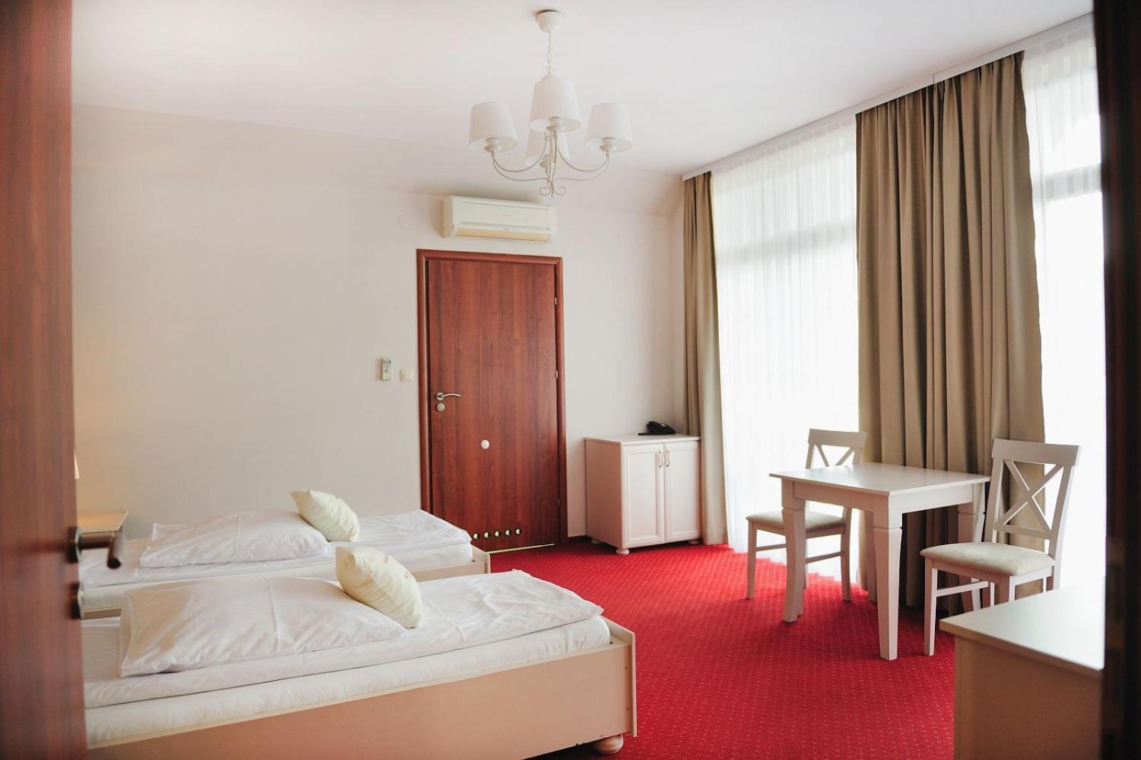 Malutkie Resort Radomsko Extérieur photo