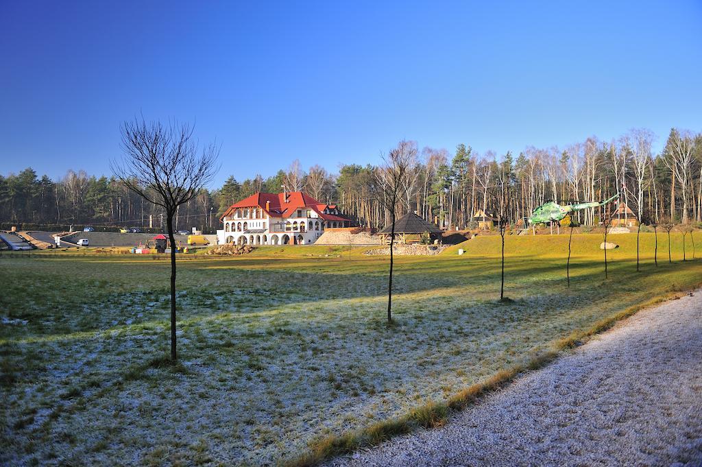 Malutkie Resort Radomsko Extérieur photo