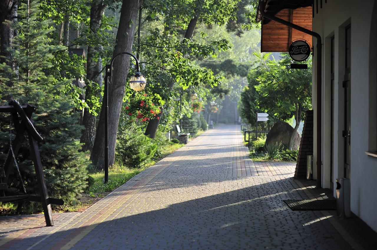 Malutkie Resort Radomsko Extérieur photo